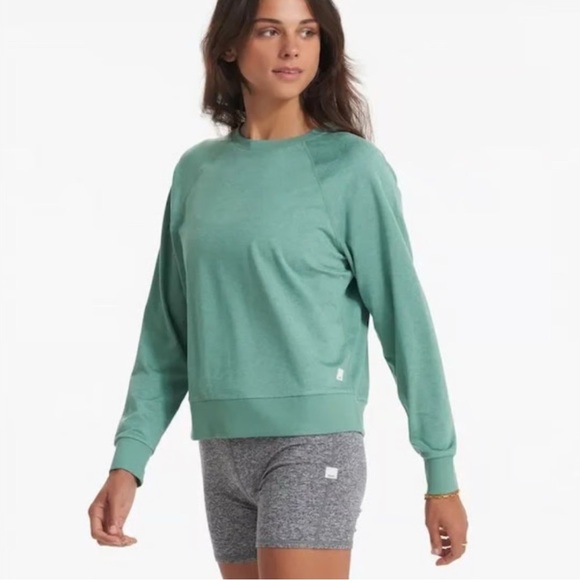 Vuori Tops - 💕 VUORI LIKE NEW WOMEN'S LONG-SLEEVE HALO CREW IN CELANDON HEATHER - Sz LARGE